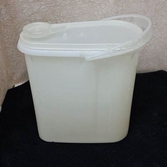 2 Pc Tupperware # 459-4 Cereal Keeper, And #5871-1 Qt. Pitcher - Picture 3 of 13